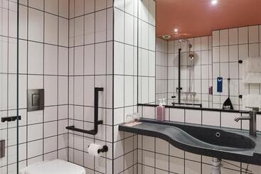 هتل Tribe Paris Saint Ouen