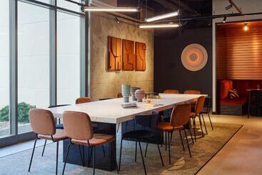 هتل Tribe Paris Saint Ouen