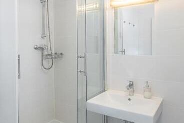 پانسیون Hostel   Ron`s Guesthouse