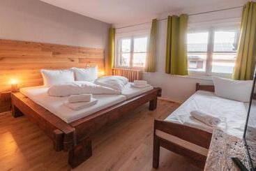 پانسیون Hostel   Ron`s Guesthouse