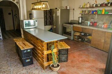 پانسیون Sunset Hostel   Centro