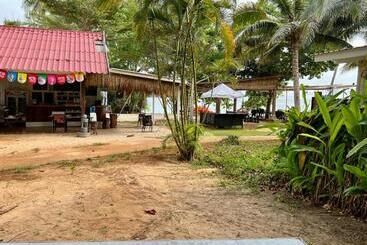 استراحتگاه Kohmak Homehug&beachclub