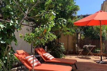 تختخواب و صبحانه La Villa Des Amandiers