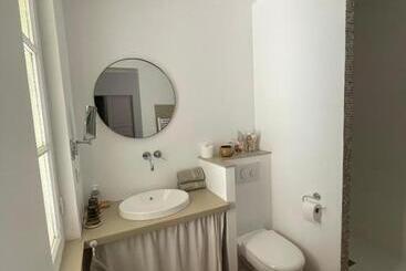 تختخواب و صبحانه La Villa Des Amandiers