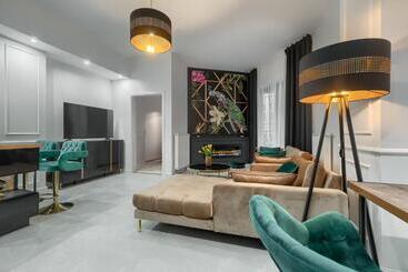 Hanza Tower 5 Stars