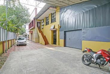 هتل Flagship Lake View Residency