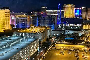 هتل Strip View Penthouse W/balcony