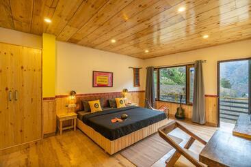 ホテル The Hosteller Tirthan Valley