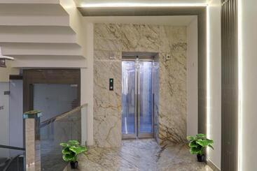 هتل Townhouse 1160 P.s.palace Near Amausi Metro Station