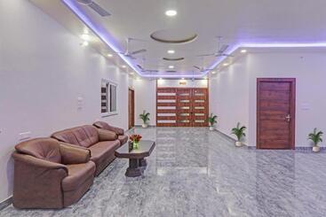 هتل Townhouse 1160 P.s.palace Near Amausi Metro Station