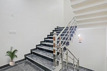 هتل Townhouse 1160 P.s.palace Near Amausi Metro Station