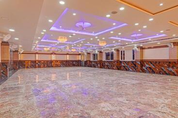 هتل Townhouse 1160 P.s.palace Near Amausi Metro Station
