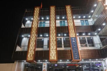 هتل Townhouse 1160 P.s.palace Near Amausi Metro Station