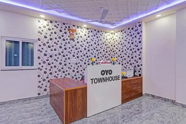 هتل Townhouse 1160 P.s.palace Near Amausi Metro Station
