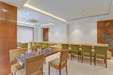 هتل Townhouse 1160 P.s.palace Near Amausi Metro Station