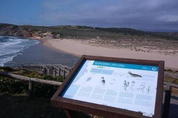 پانسیون Surf & Beach House