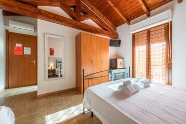 پانسیون Val Paraiso Rooms   Unforgettable Holiday