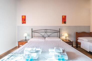 پانسیون Val Paraiso Rooms   Unforgettable Holiday