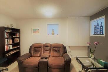 پانسیون Yellowknife Bed And Breakfast