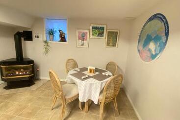 پانسیون Yellowknife Bed And Breakfast