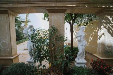 تختخواب و صبحانه Andalusian Palace