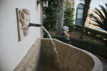 تختخواب و صبحانه Andalusian Palace