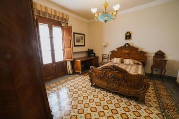 تختخواب و صبحانه Andalusian Palace