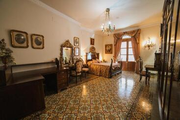 تختخواب و صبحانه Andalusian Palace