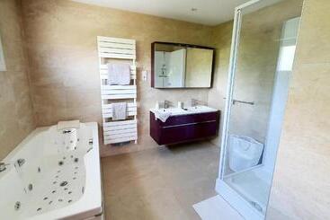 تختخواب و صبحانه Chambre Balnéo à Chaumont