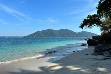 تختخواب و صبحانه Nosy Komba Lodge