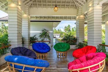 تختخواب و صبحانه The Palace By Ocean