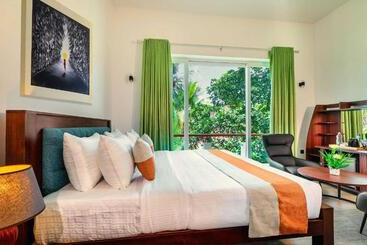 تختخواب و صبحانه The Palace By Ocean