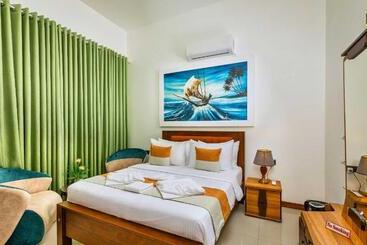 تختخواب و صبحانه The Palace By Ocean