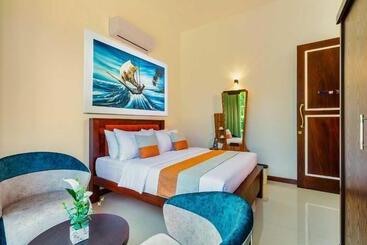 تختخواب و صبحانه The Palace By Ocean