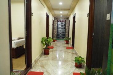 هتل Bhimas Residency