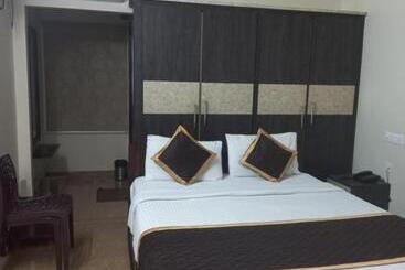 هتل Bhimas Residency