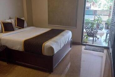 هتل Bhimas Residency