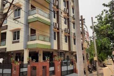 هتل Bhimas Residency