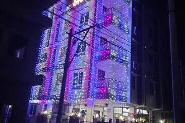 هتل Bhimas Residency