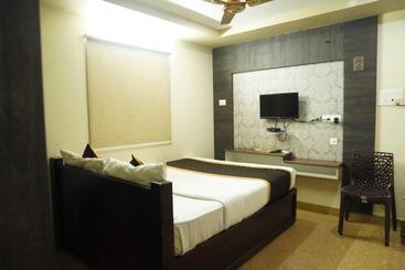 هتل Bhimas Residency