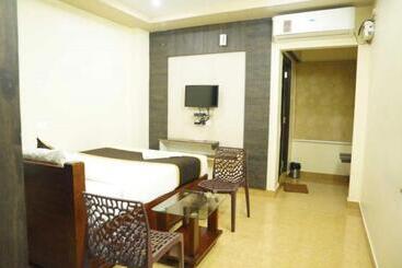 هتل Bhimas Residency