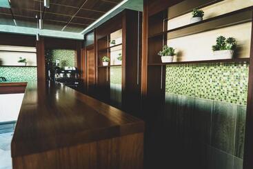 هتل Hostal Nogueras 3