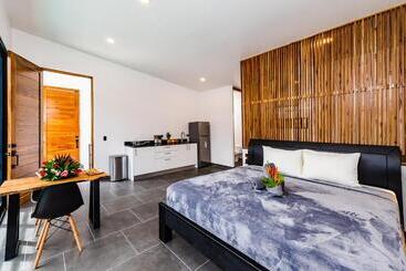בית מלון כפרי House Of Nomad   Adults Only