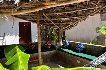 هتل Karanga Bungalows