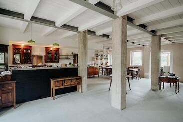 هتل Monna Terra B&b