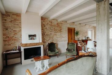 هتل Monna Terra B&b