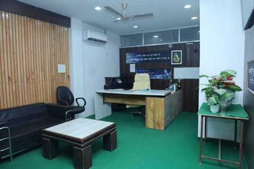 ホテル Pop 89731 Royal Residency