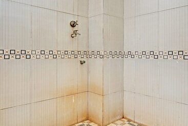 هتل Spot On 91918 Najla Guest House Syariah