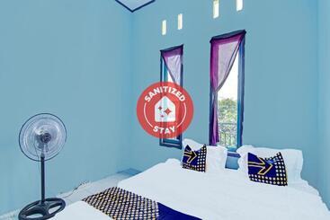 هتل Spot On 91918 Najla Guest House Syariah