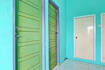 هتل Spot On 91918 Najla Guest House Syariah